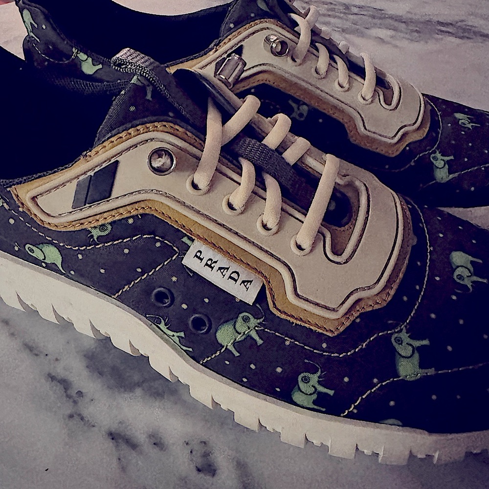 Prada shoes size US 8, Eu40. - Picture 2 of 10